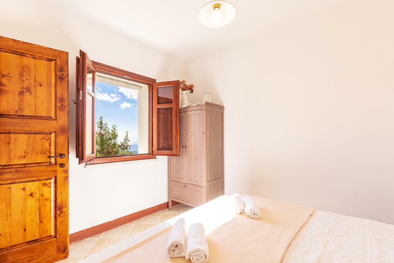 Domu Ala - Bynos Homes Baunei Exteriér fotografie
