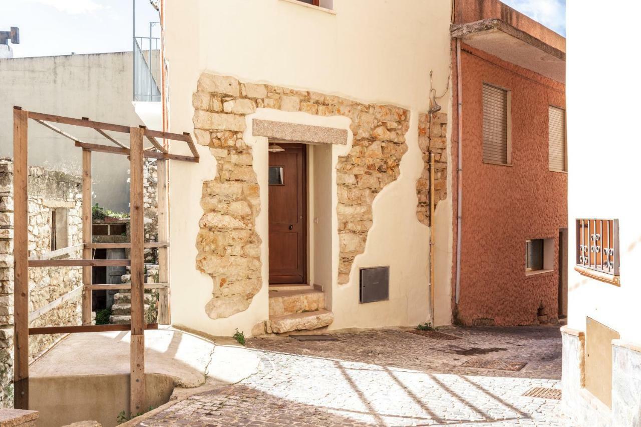 Domu Ala - Bynos Homes Baunei Exteriér fotografie